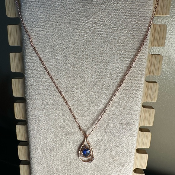 Elegant Rose Gold Necklace with Blue Gemstone - Picture 5 of 13